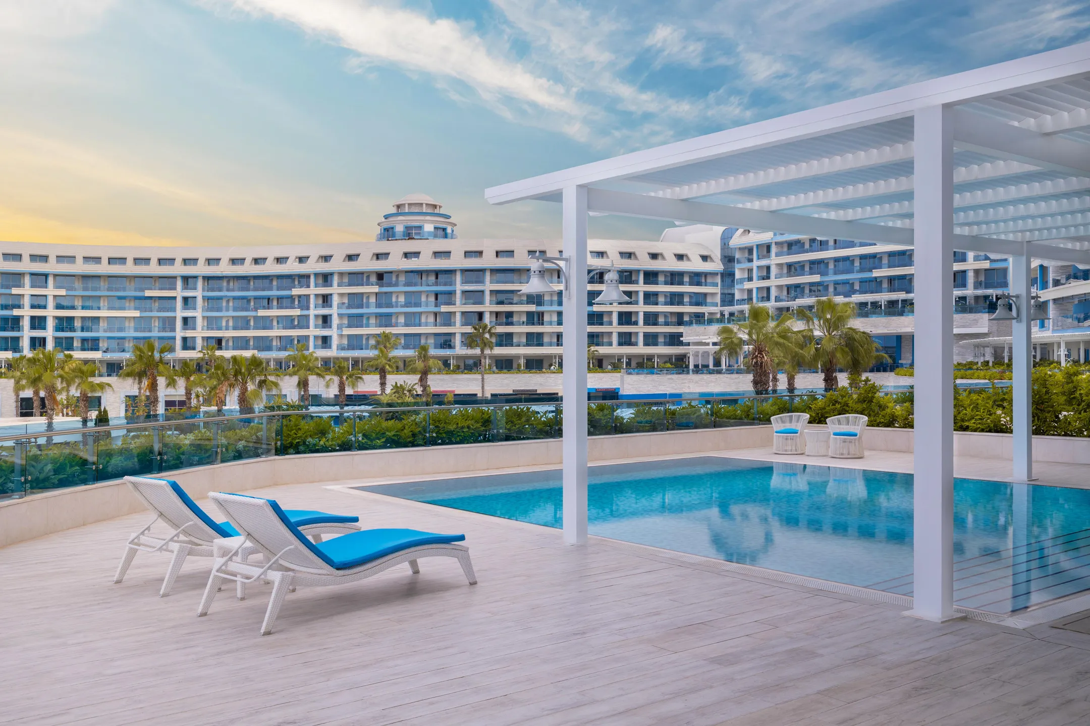 Superior Sueno Suit Deniz Manzara Swim Up Jacuzzi Oda