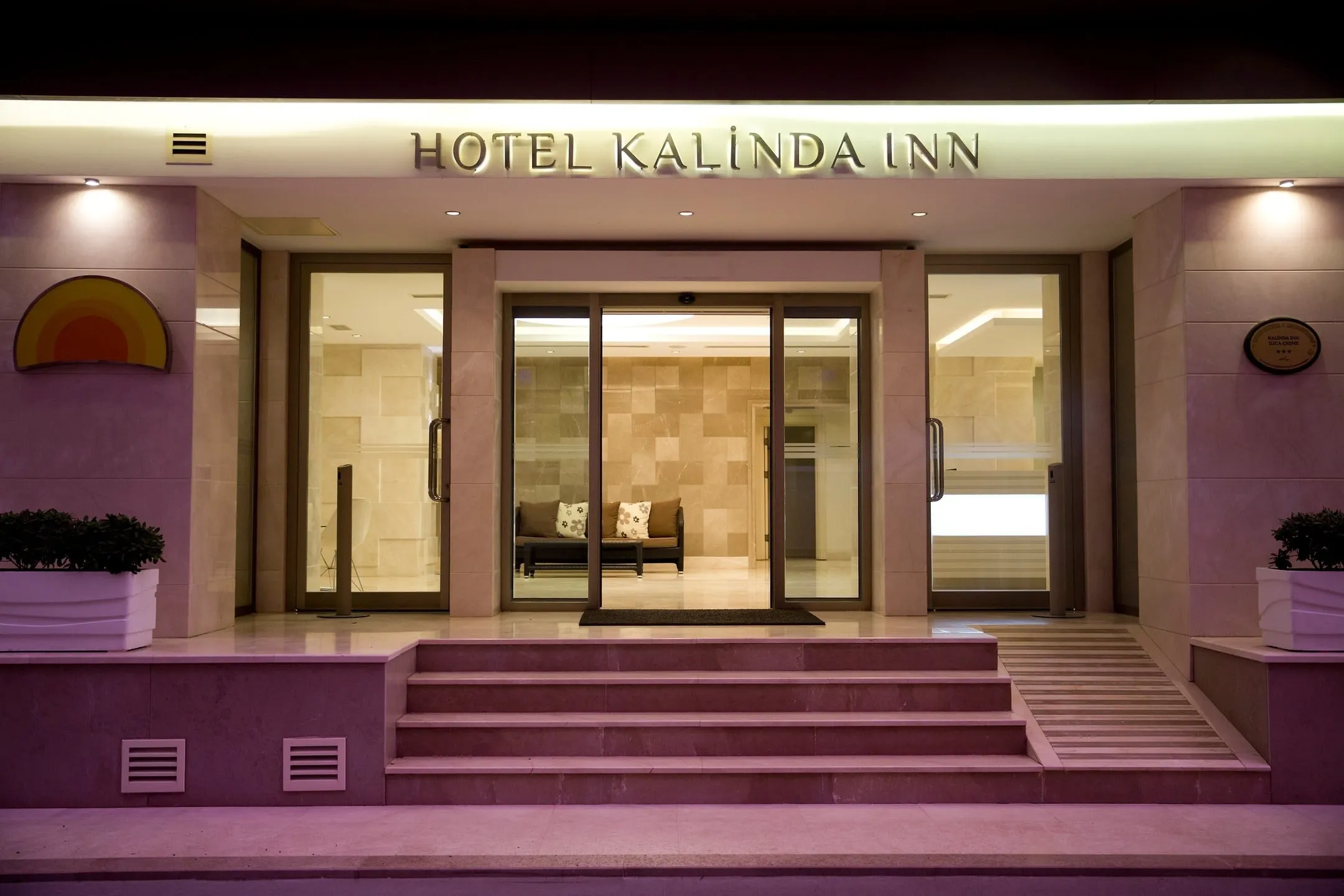 Otel Girişi