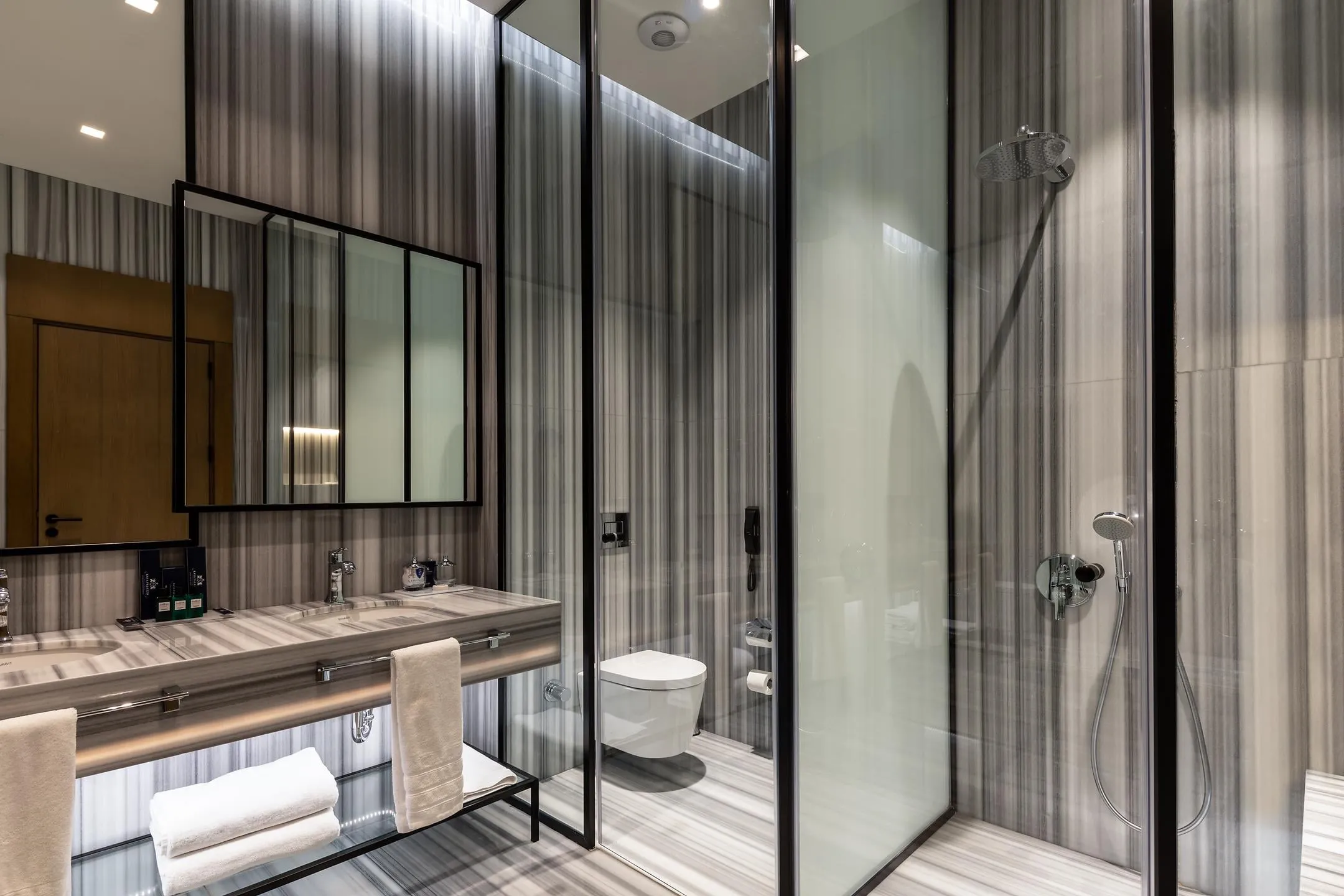 French Bedroom Banyo
