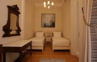 İki Ayrı Yataklı Oda,Bahçe veya Sokak Manzaralı,İki Tek Kişilik Yataklı