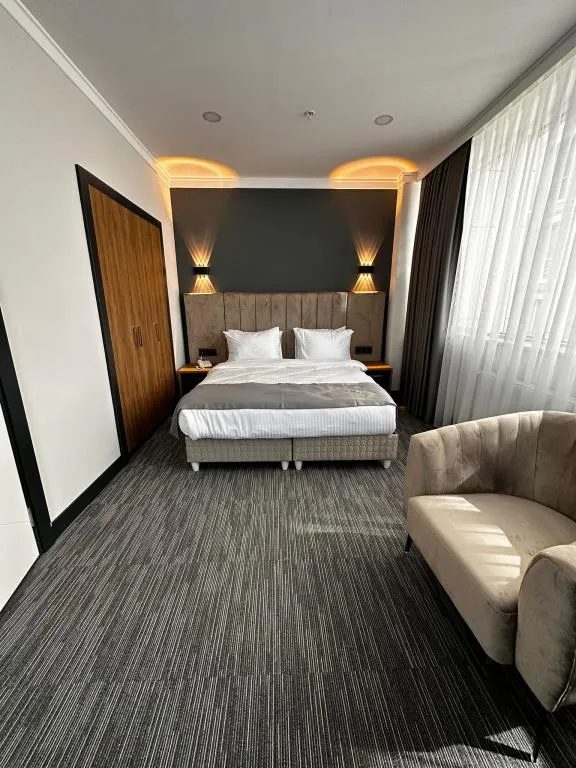 Suite,Kara Manzaralı,Mutfaklı