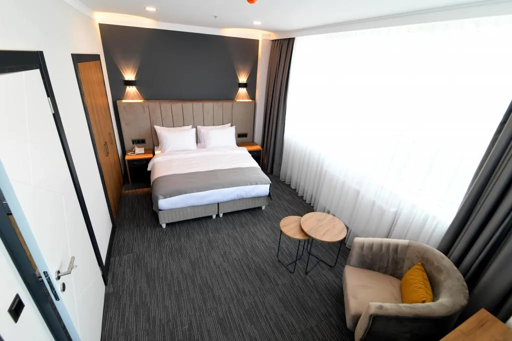 Suite,Kara Manzaralı,Mutfaklı
