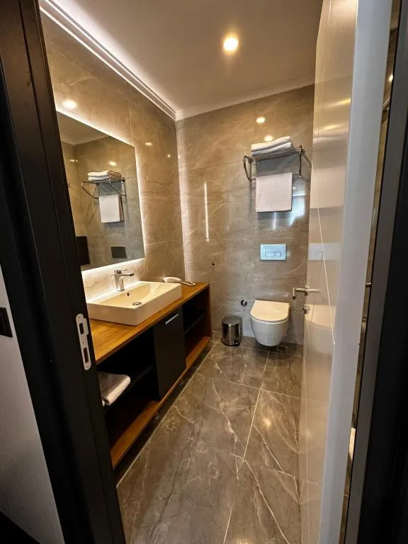 Suite,Kara Manzaralı,Mutfaklı