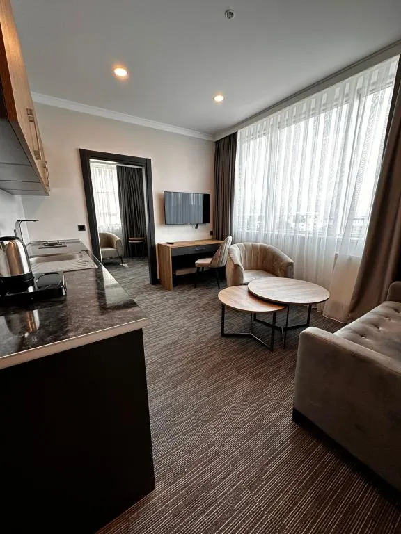 Suite,Kara Manzaralı,Mutfaklı