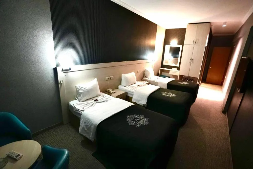 Triple,Şehir Manzaralı