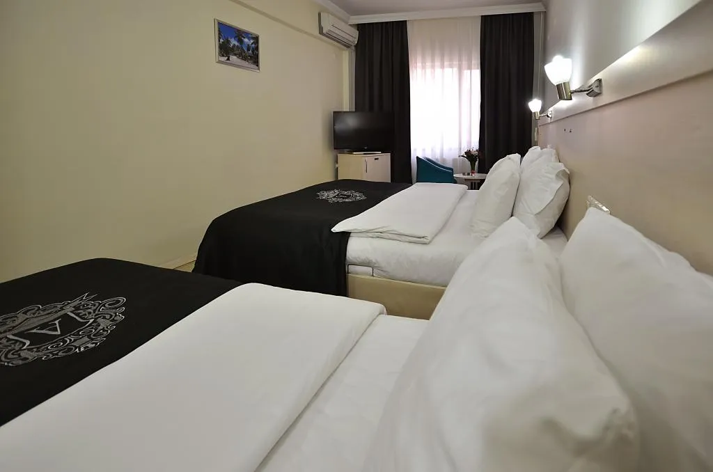 Triple,Şehir Manzaralı