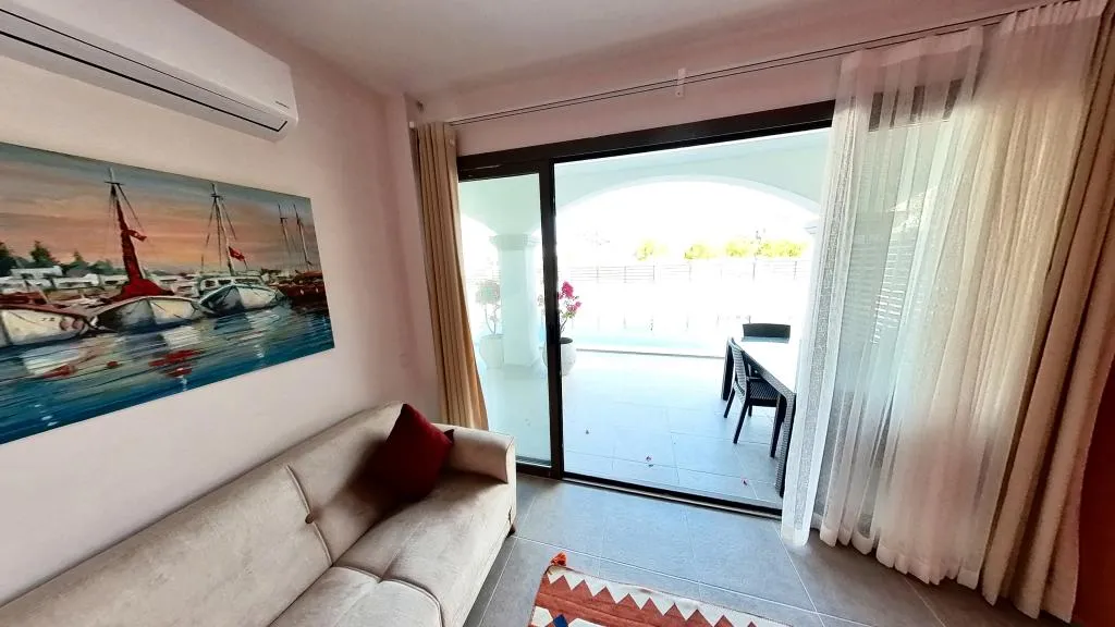 1+1 Aile Odası,Havuz Manzaralı,Teraslı