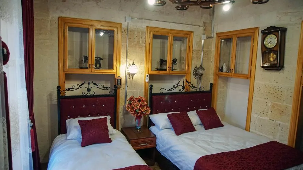 Çift Kişilik,Avlu Manzaralı