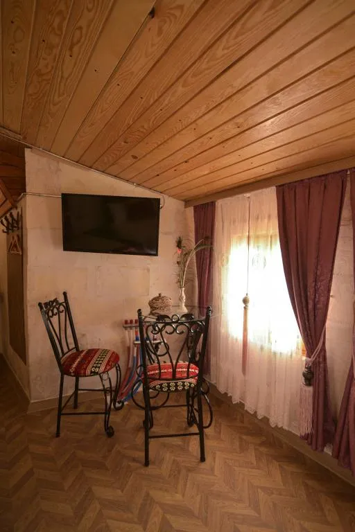 Triple,Avlu Manzaralı