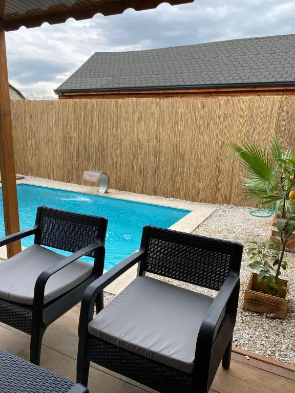 Bungalow,Bahçe Manzaralı,Isıtmalı Özel Havuzlu