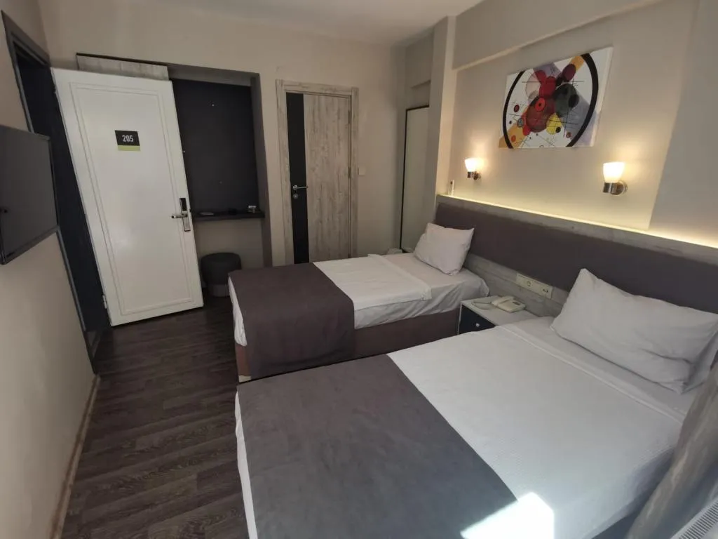 Çift Kişilik,Şehir Manzaralı