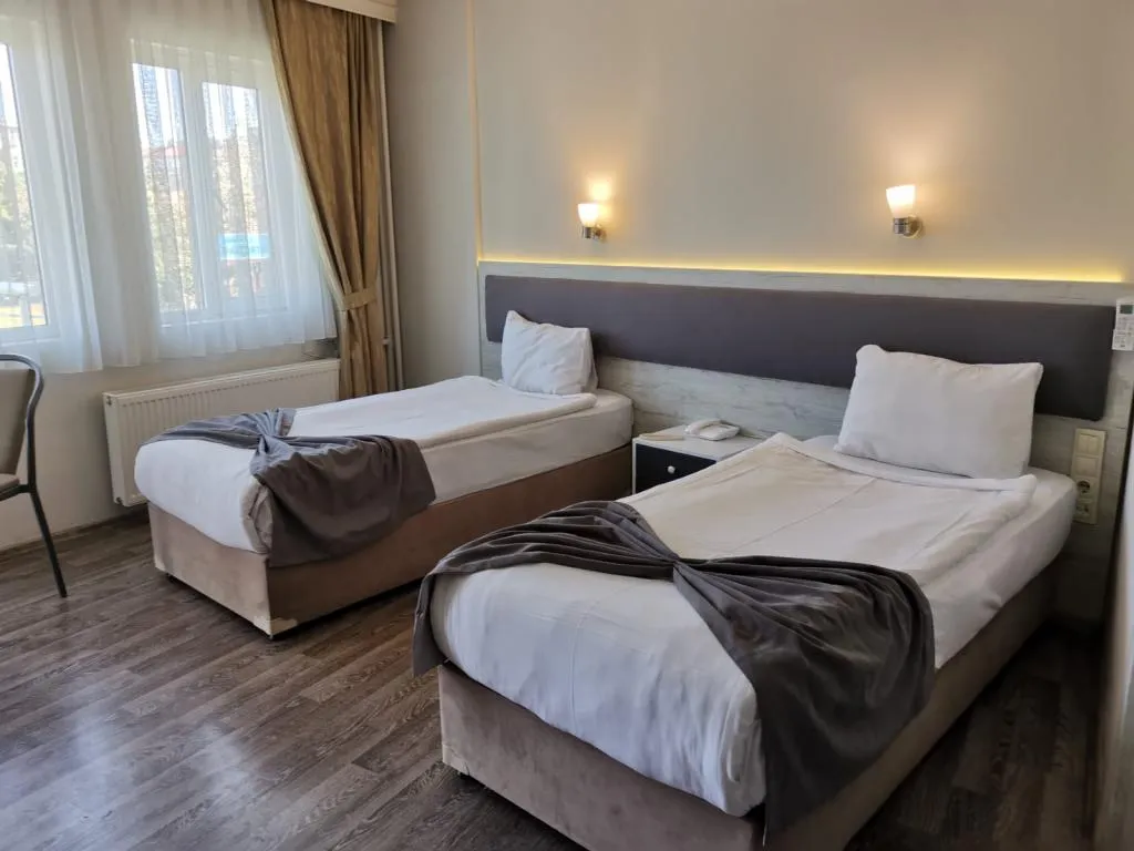 Çift Kişilik,Şehir Manzaralı
