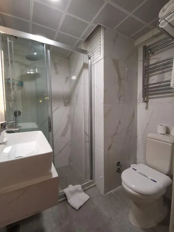 Çift Kişilik,Şehir Manzaralı