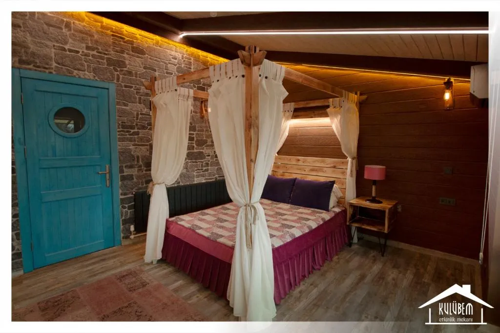 Deluxe Çift Kişilik Oda,Havuz Manzaralı,Balkonlu
