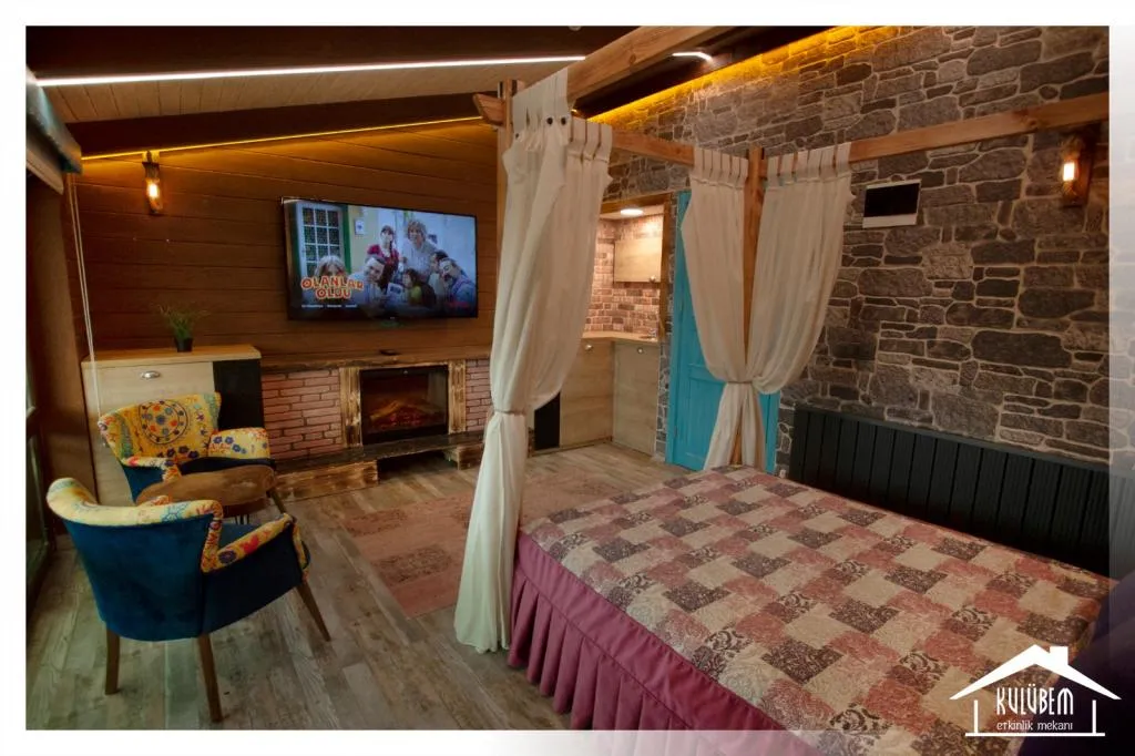Deluxe Çift Kişilik Oda,Havuz Manzaralı,Balkonlu