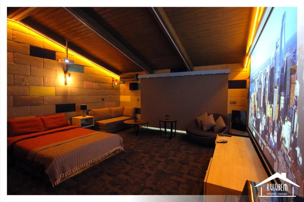 Deluxe Çift Kişilik Oda,Havuz Manzaralı,Balkonlu