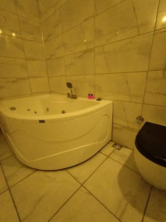 Deluxe Jakuzili Suite,Avlu Manzaralı