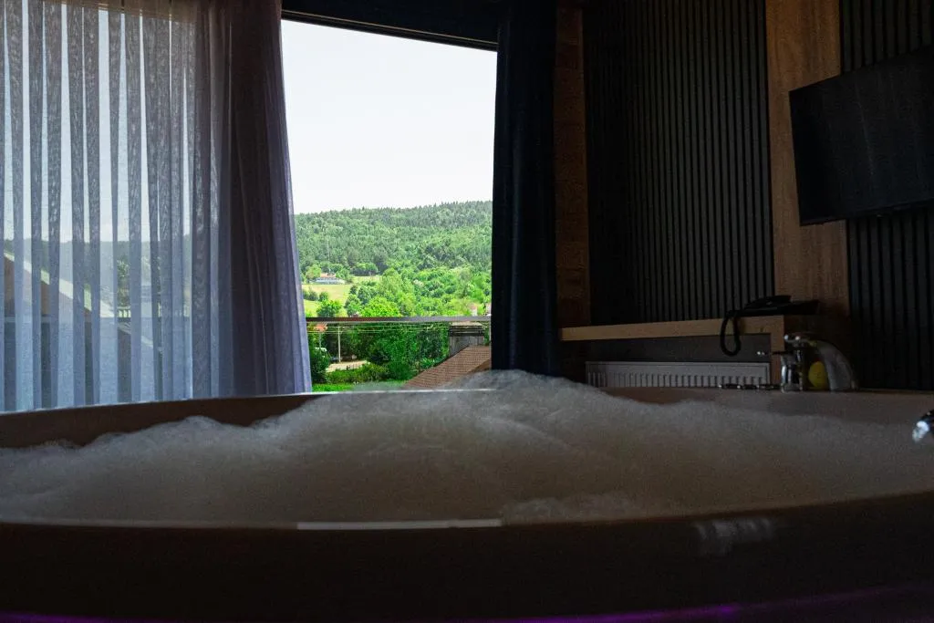 Deluxe Jakuzili ve Şömineli Oda