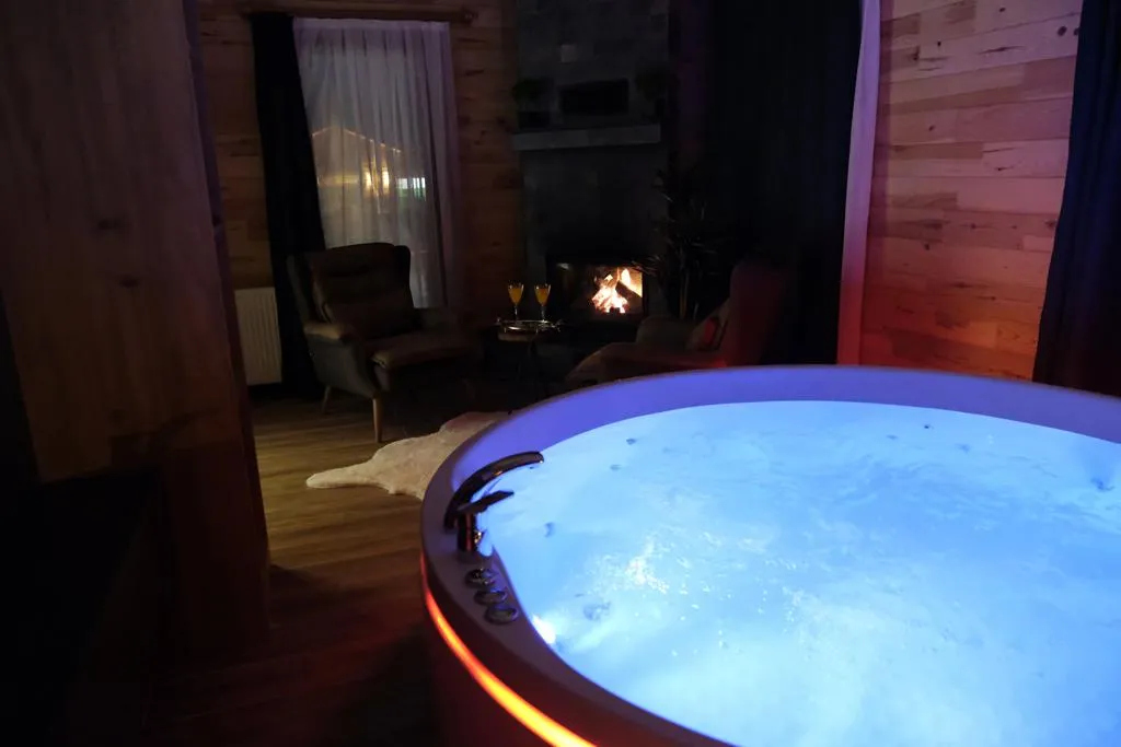 Deluxe Jakuzili ve Şömineli Oda