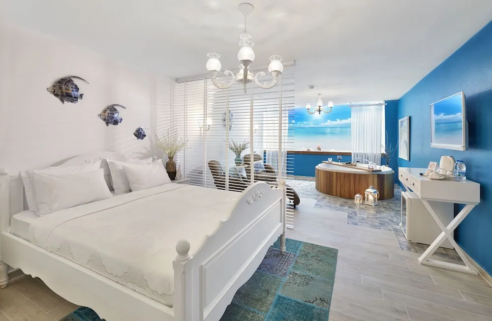 Queen Room with Spa Tub