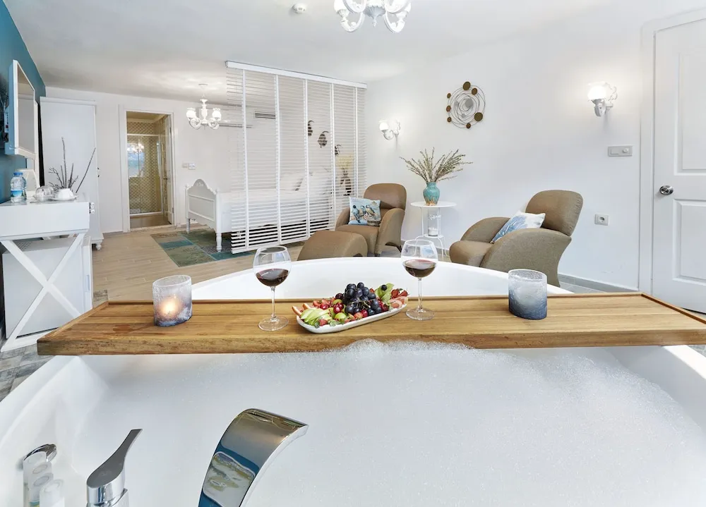 Queen Room with Spa Tub