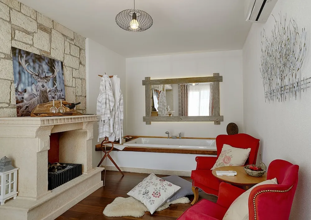 King Suite with Spa Tub