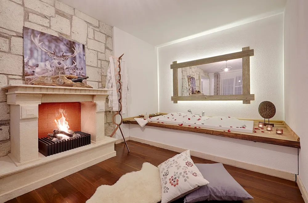 King Suite with Spa Tub