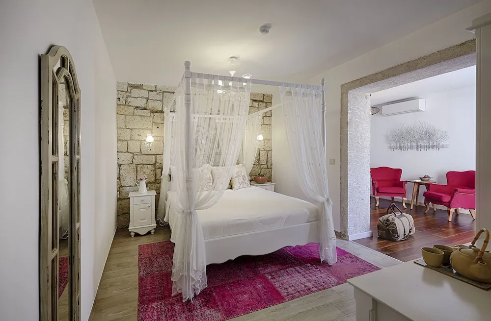 King Suite with Spa Tub