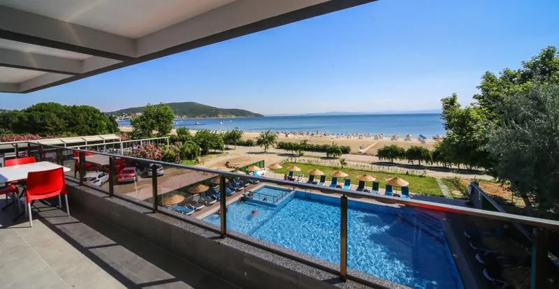 1+1 Aile Odası,Deniz ve Havuz Manzaralı,Balkonlu