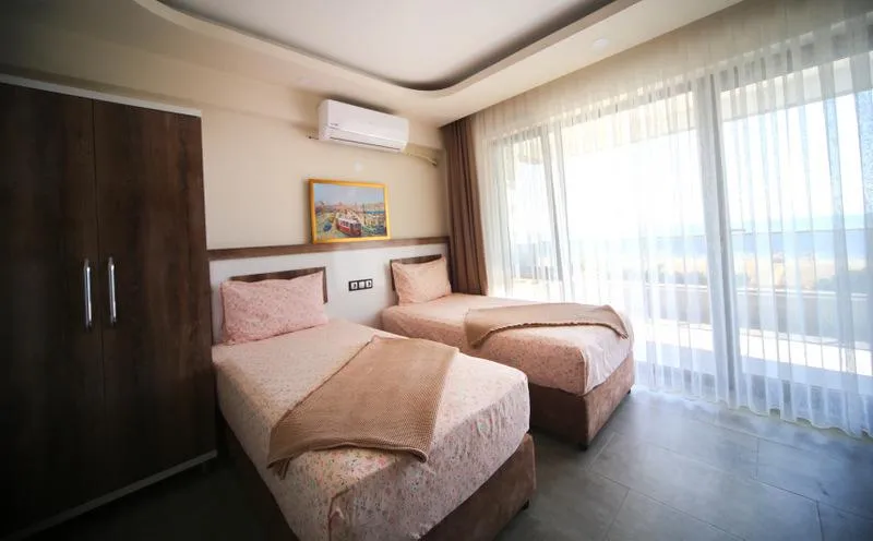 1+1 Aile Odası,Deniz ve Havuz Manzaralı,Balkonlu