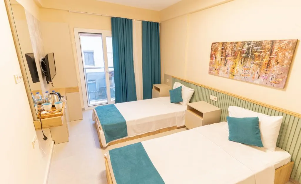 Standart İki Yataklı Oda,Manzarasız,Fransız Balkonlu