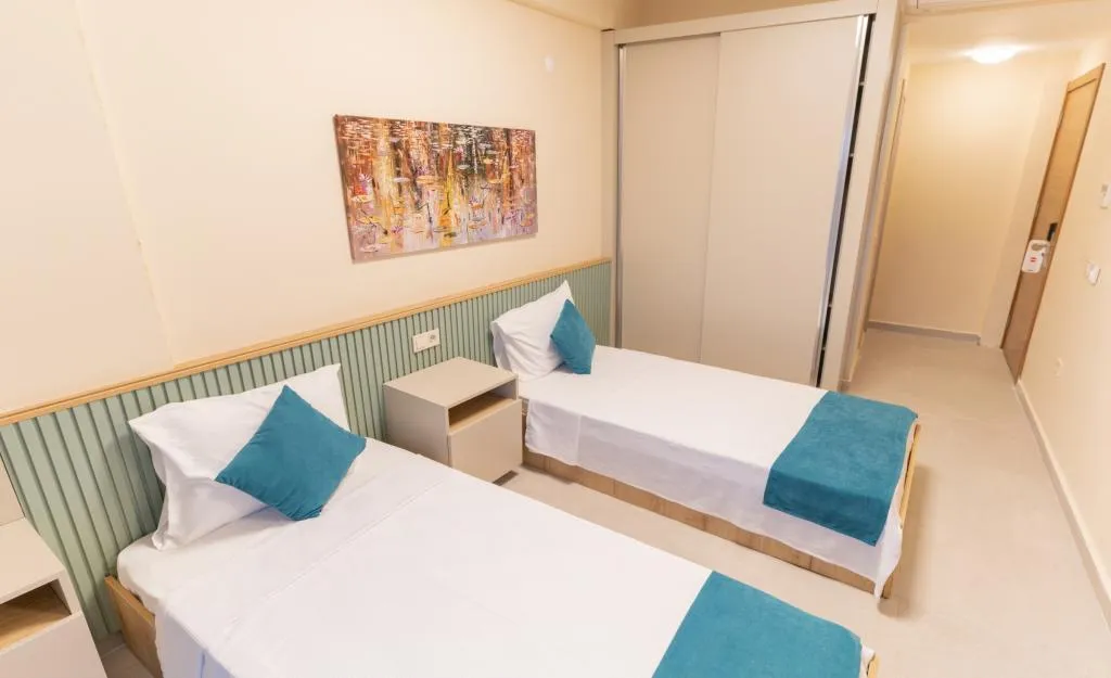 Standart İki Yataklı Oda,Manzarasız,Fransız Balkonlu