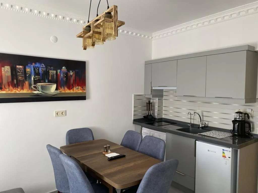 Apart 1+1 Oda,Kara veya Havuz Manzaralı,Mutfaklı
