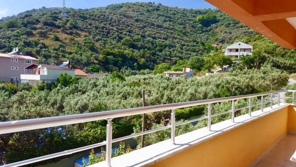 Dağ Manzaralı Daire (1.Kat-7 Kişilik)