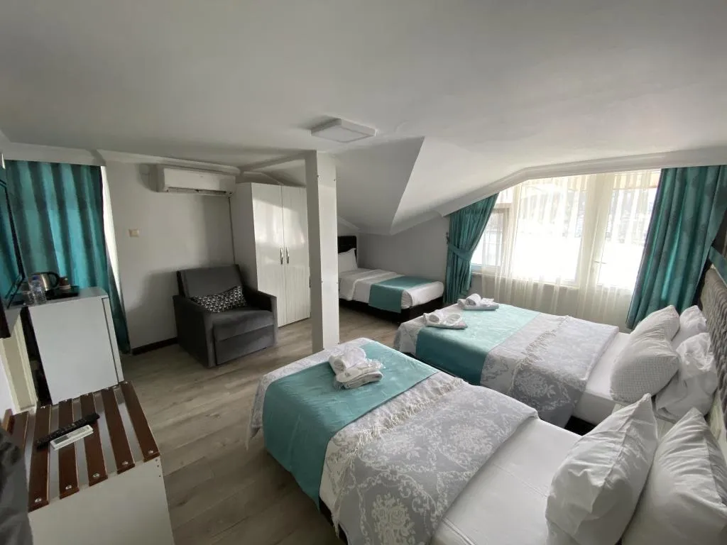 Çatı Katı Standart Oda,Deniz ve Şehir Manzaralı,Balkonlu