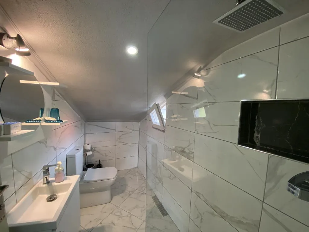 Çatı Katı Standart Oda,Deniz ve Şehir Manzaralı,Balkonlu