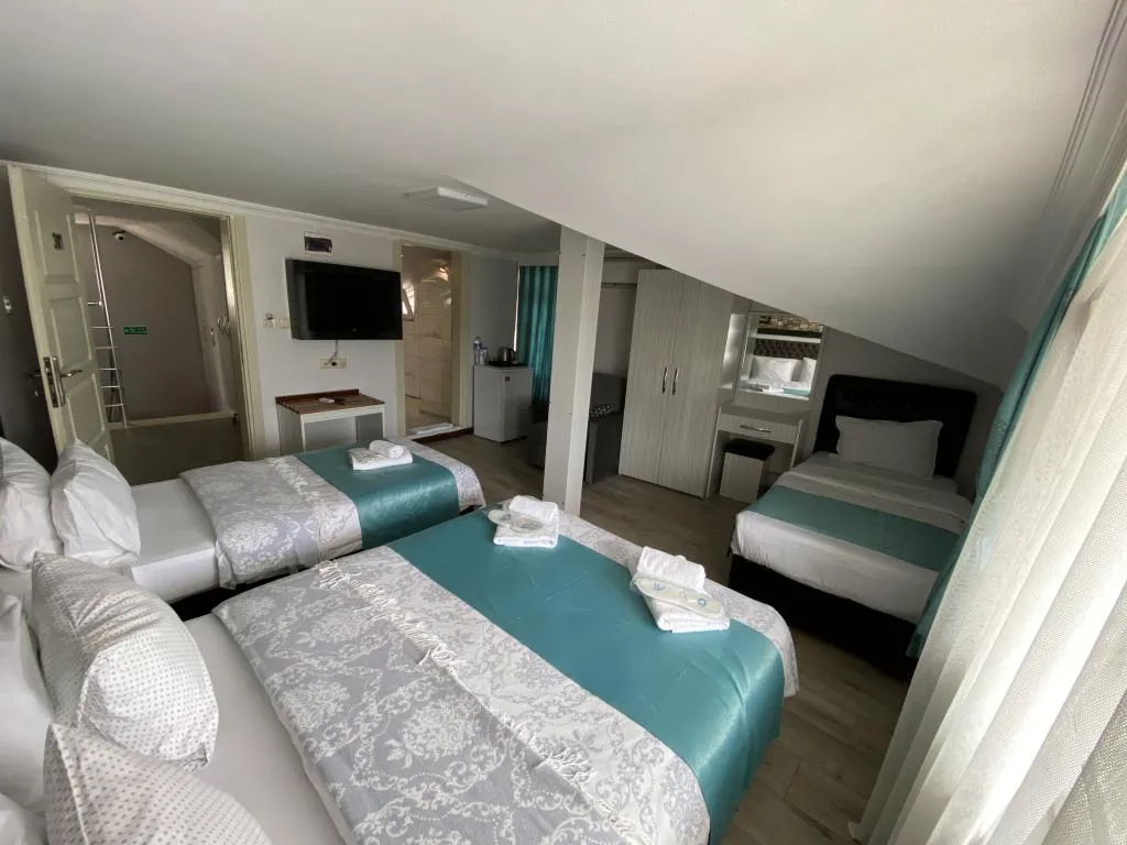 Çatı Katı Standart Oda,Deniz ve Şehir Manzaralı,Balkonlu
