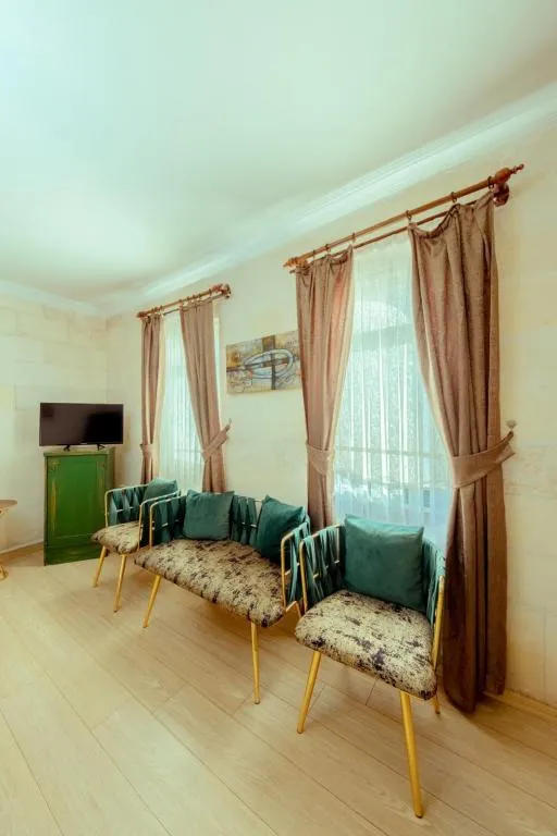 Standart Üç Kişilik Oda,Veranda Manzaralı