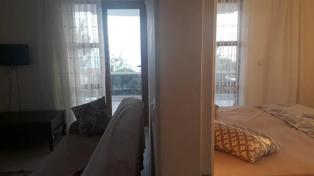 Daire-Zemin Kat,Bahçe Manzaralı,Balkonlu