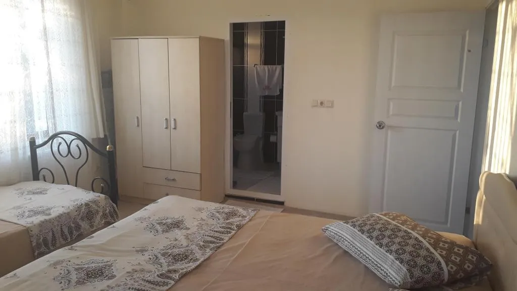 Daire-Zemin Kat,Bahçe Manzaralı,Balkonlu