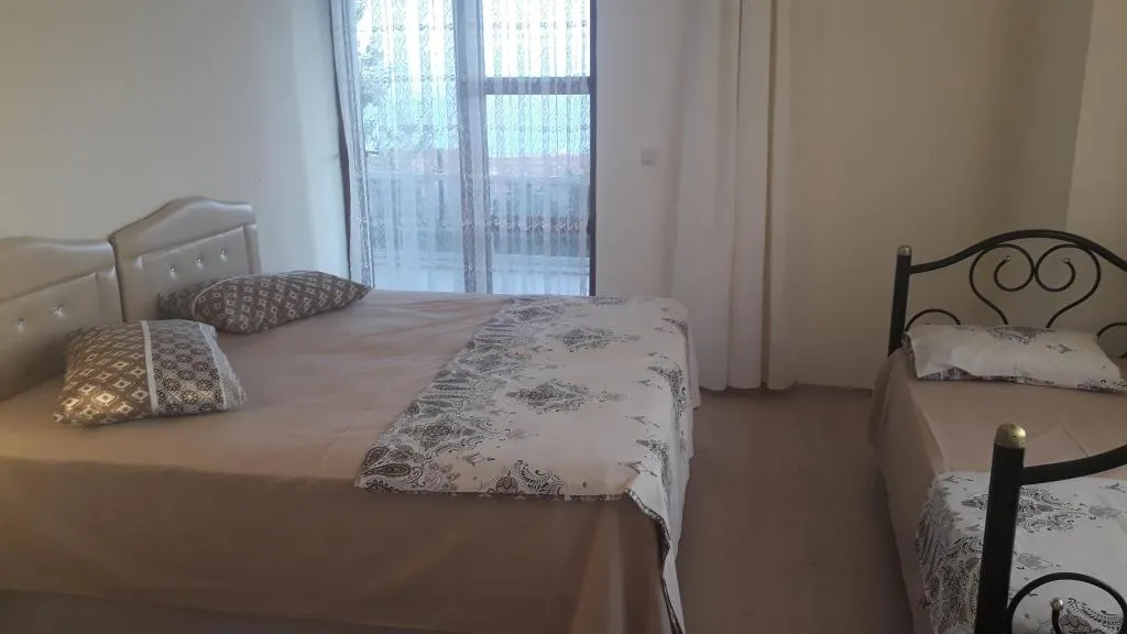 Daire-Zemin Kat,Bahçe Manzaralı,Balkonlu