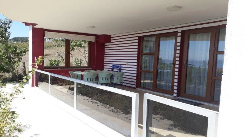 Daire-Zemin Kat,Bahçe Manzaralı,Balkonlu
