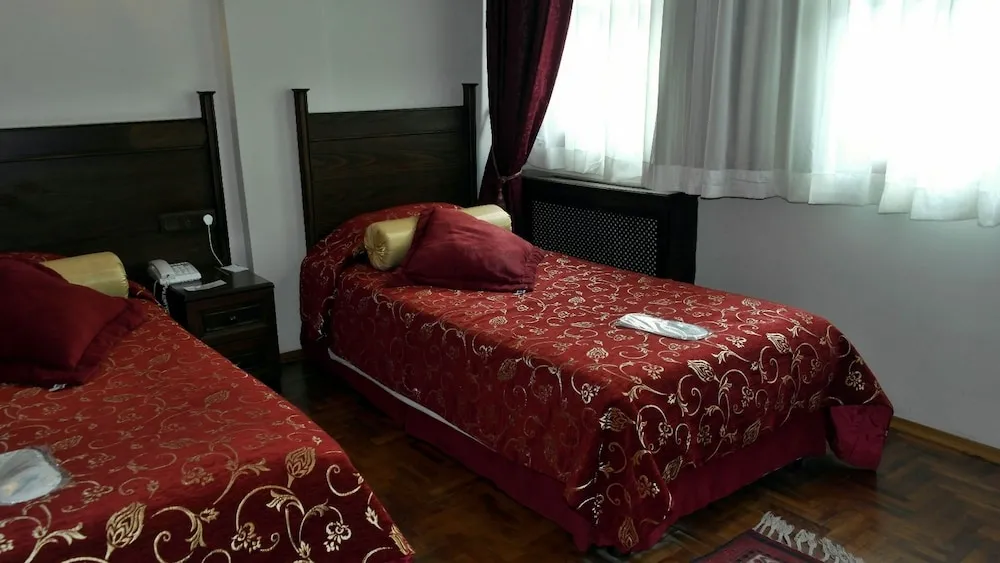 Üç Kişilik Oda