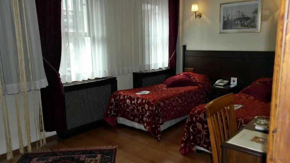 Üç Kişilik Oda