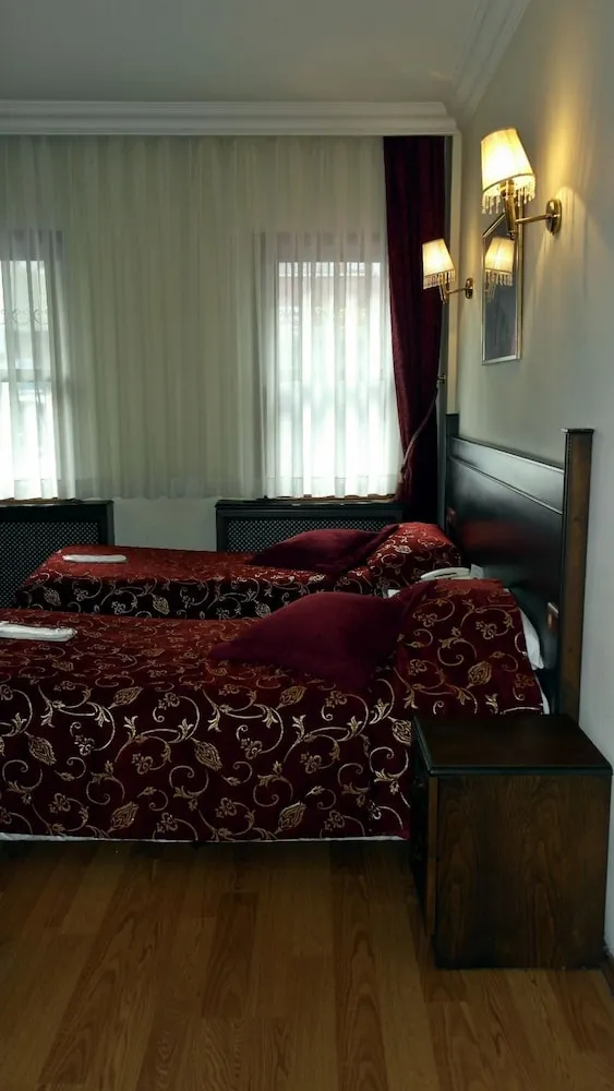 Üç Kişilik Oda
