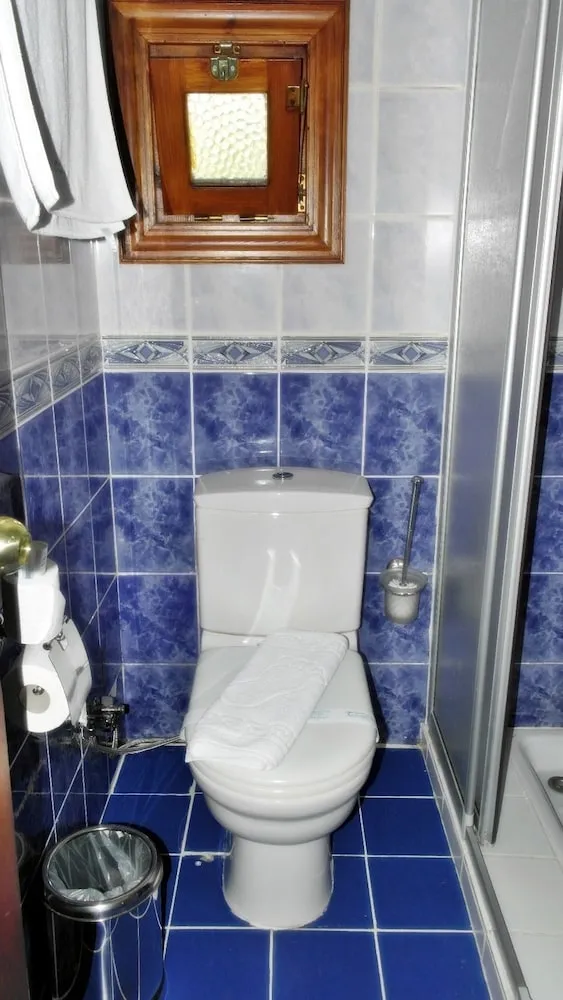 Economy Tek Büyük veya İki Ayrı Yataklı Oda