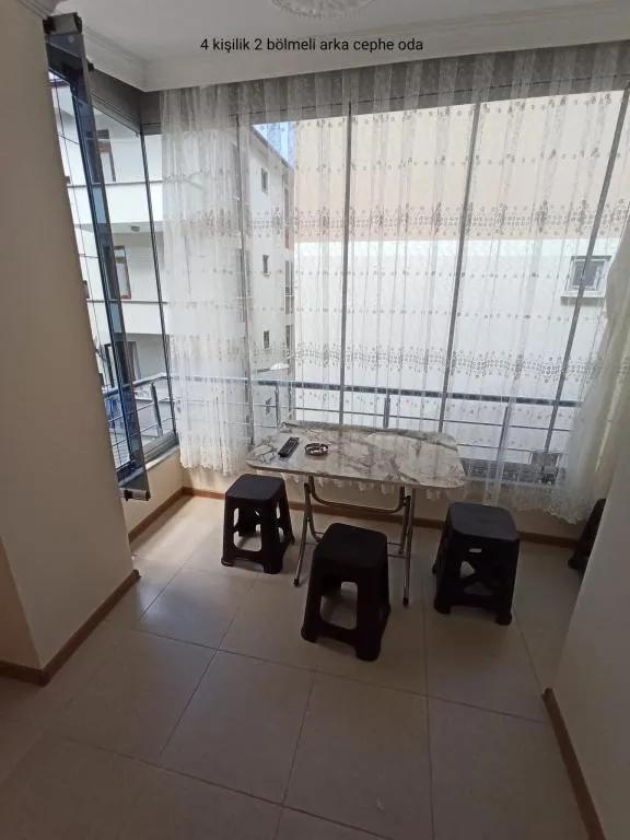 Kara Manzaralı Aile Odası
