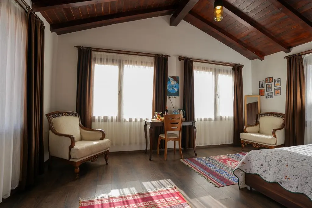 Suite,Dağ Manzaralı