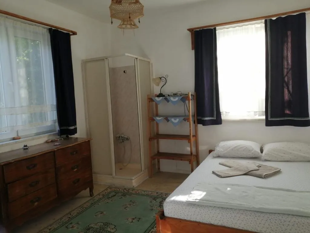 Üç Kişilik Oda,Sokak Manzaralı,1. Kat