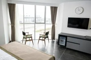 Ren Business Hotel